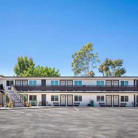 California Inn Anaheim Exterior photo